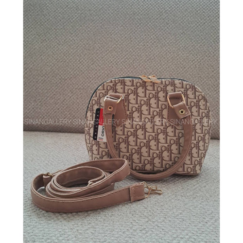 کیف زنانه برند دیور Dior مدل صندوقی کرم دسته دار