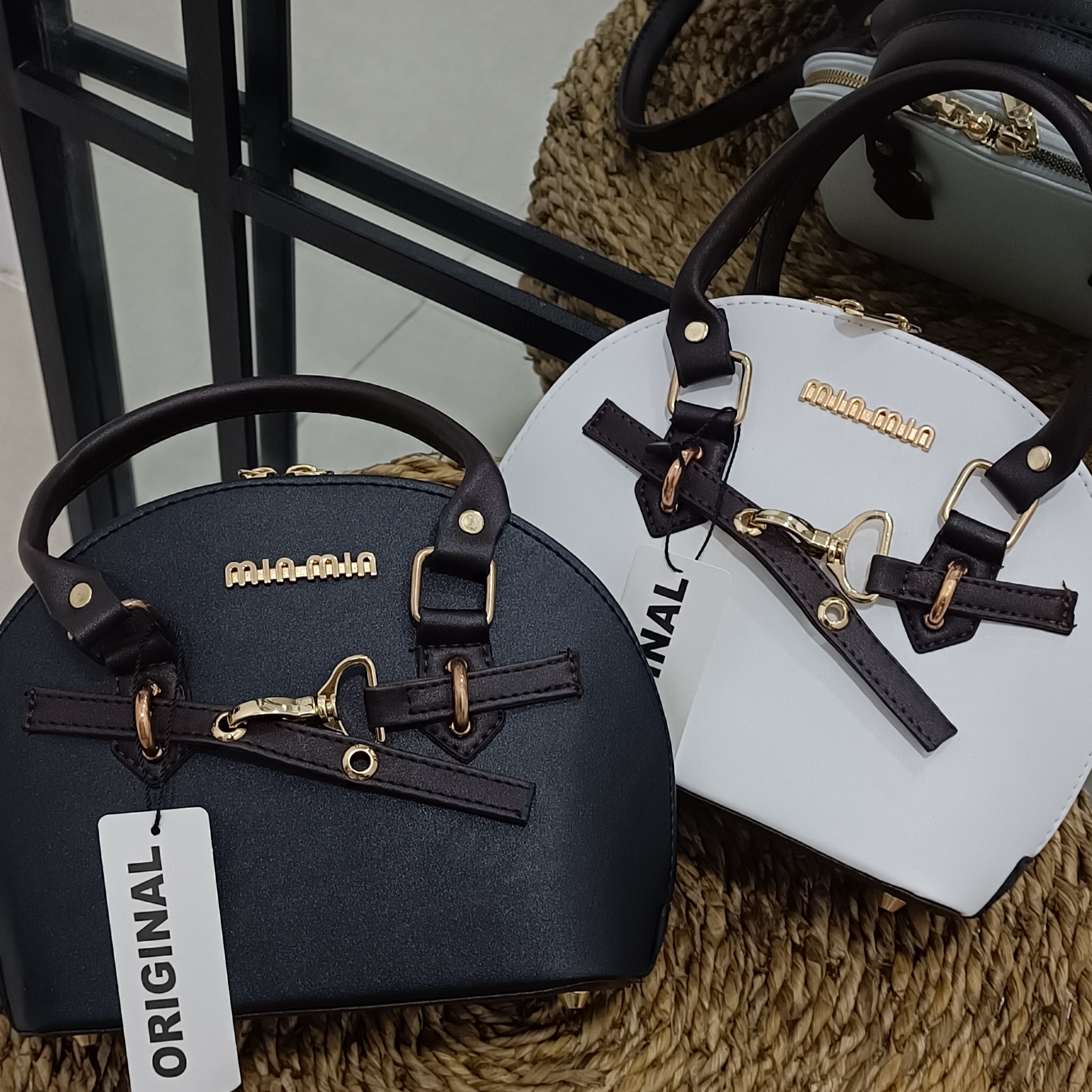 کیف زنانه مدل صندوقی برند میو میو 