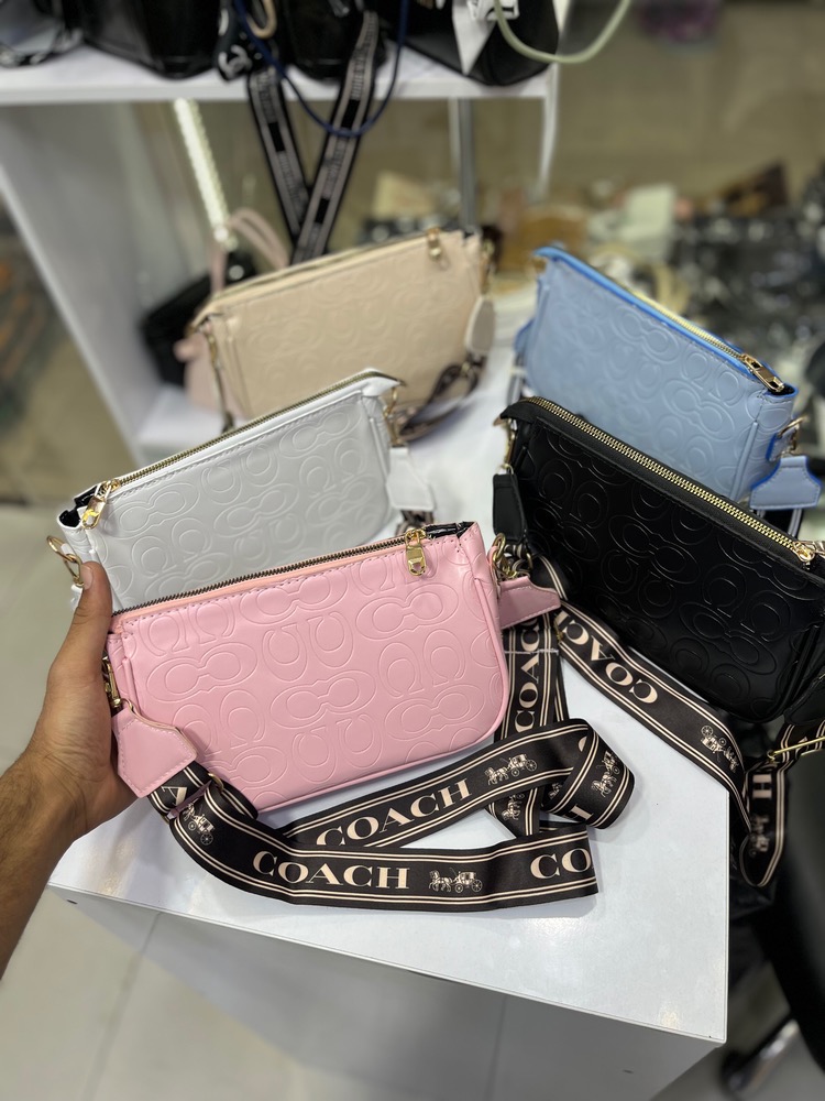 کیف دوشی زنانه طرحدار برند کوچ Coach مناسب روزمره و مهمانی